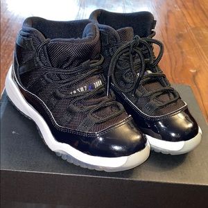 Like New Jordan Retro 11 Black Concords